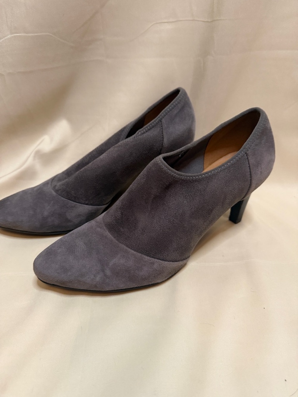 Ecco Gray Suede Low-Heel Dress Pumps